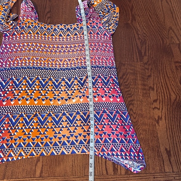 NWT Thomas & Olivia Geometric Patterned Women's cold shoulder Top tunic relax Sm - Picture 13 of 13